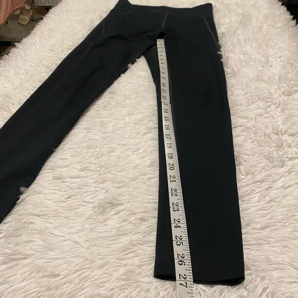 Girlfriend Collective Compressive High-Rise Legging in Black Medium - Picture 7 of 9